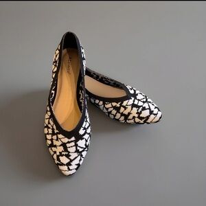 🆕Ataiwee Women’s Black / White Patterned Flats Cushioned Comfy Casual NWOB 11.5
